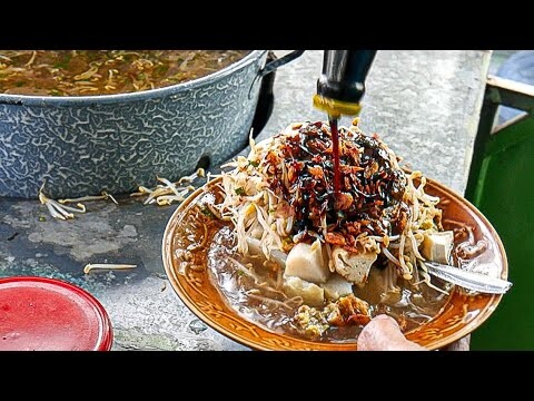 SUDAH SETENGAH ABAD BAPAK INI JUALAN LONTONG BALAP DARI HARGA 250 PERAK - Lontong Balap Pak Mujib