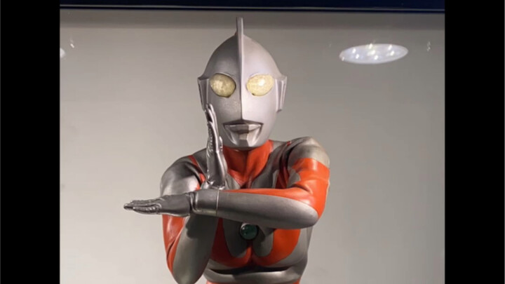 Saya membeli figur C-face Specium Ray yang ditandatangani oleh aktor di sarung Ultraman asli! ! ! !