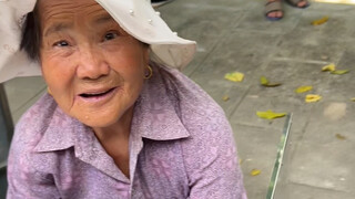 I'm so happy to see Grandma Bo Zai Gao again! This is not a script... Grandma Bo Zai Gao
