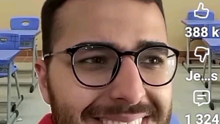 ʘ�拉伯 YouTuber @an...een 的名字 当我拍摄黑板时 لما اصور اللوح