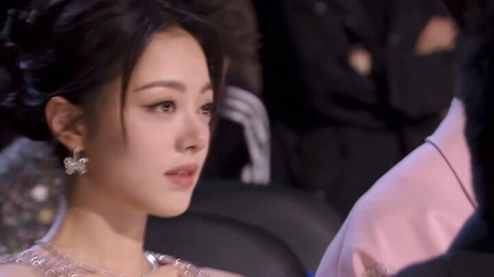 Setiap kali kamera menyapu, aku langsung terpesona!