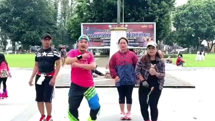 Alun alun wsb zumba boyz