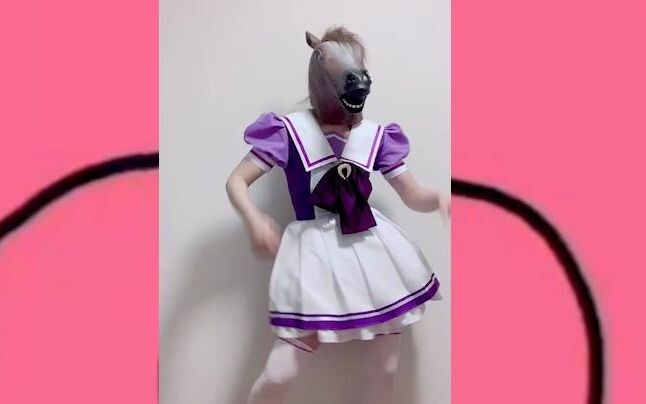 حصانان يحبان الرقص