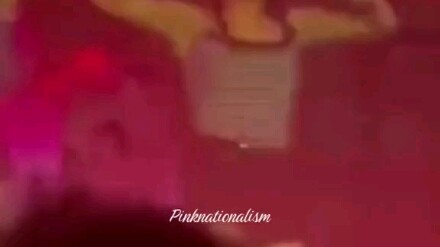 Jisoo accidentally hit Lisa while dancing to “Shut Down,” and Jisoo’s reaction was ⊙ω⊙.