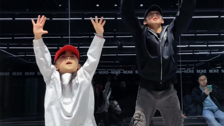 Xiao Youyou is so spicy... feels amazing