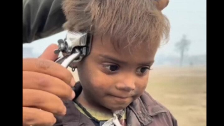 ตัดผมกลางแจ้ง