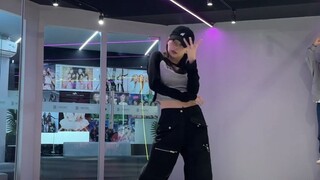 【Wang Xiaomin】Ayo lihat! Aku lagi latihan tari nih!