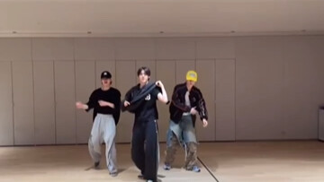 Thời trang TWS của cha Cortis