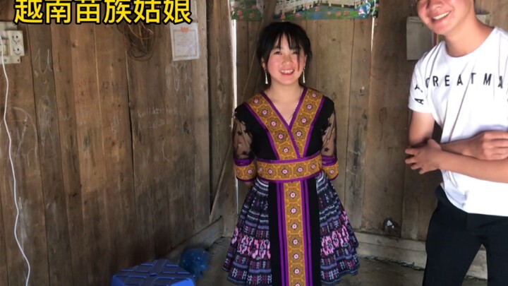 Cô gái người dân tộc Mèo Việt Nam, A Linh, đã gia nhập đội ngũ của chúng tôi, hy vọng có thể giúp cu