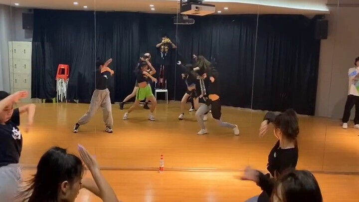 Produce Camp 2020｜Meng Meiqi and Zhou Zhennan's "C" super cool dance demo