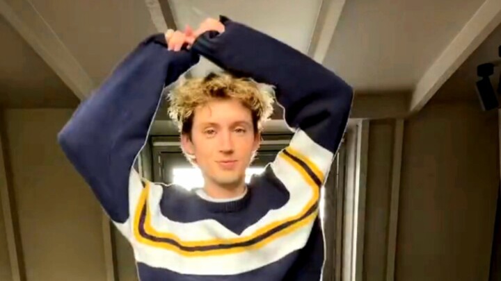 【Troye Sivan】Kali ini versi imut dari tarian One of your girls 2.0