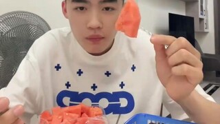 已经到了对零食毫无欲望，看见水果走不动道的年纪了……