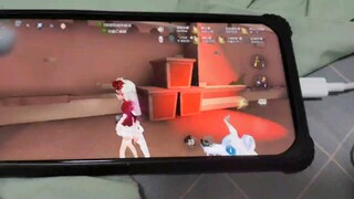 我真的无语了，第五人格这是产生自我意识了吗？我的手机，我玩的是调香，但是调香根本不听我的，索性放手了，他不仅会放香，还会开枪，我下板子他会翻，我溜鬼他会修机
