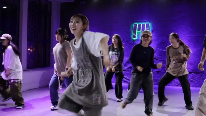 # เต้น #ได้โปรด ได้โปรด #hiphop #หลิวเหยาเหวิน เชิญมาเต้นด้วยกันนะครับ #武汉白熊 Dance Club