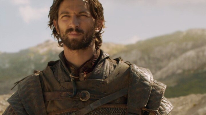 Dario, vị tướng của Nữ hoàng Rồng trong Game of Thrones, đã giết chết một kỵ binh đi tiểu nơi công c