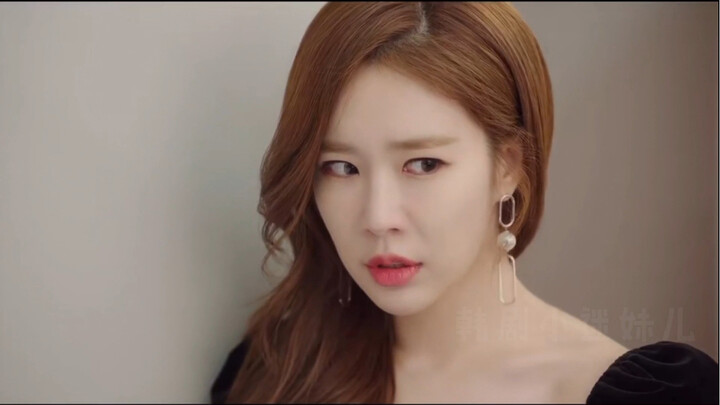 Back then, Liu Renna must have really hated Lee Dong-wook! The unspoken tension here speaks volumes!