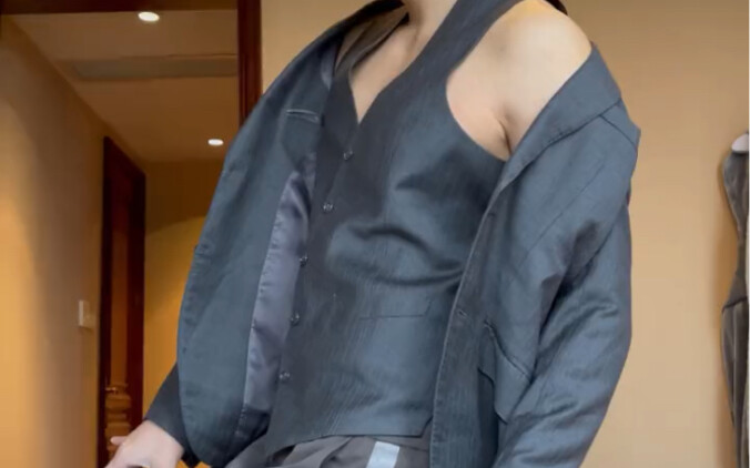 姐妹们 来晚了！晚饭吃了再看！