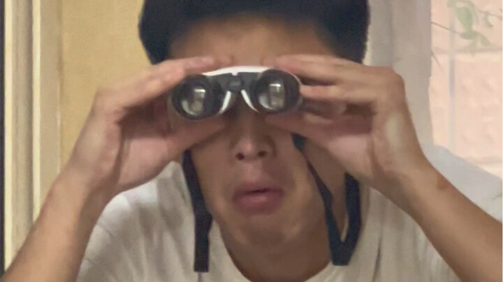 Mengintai di kantor!