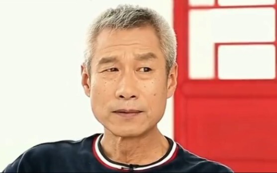 Hey, Chubby Qi! Bring me a bottle of Lotus White liquor, plus a plate of fried peanuts, meat jelly, 