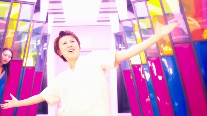 Ma Li plays a man in her true colors and lets herself go