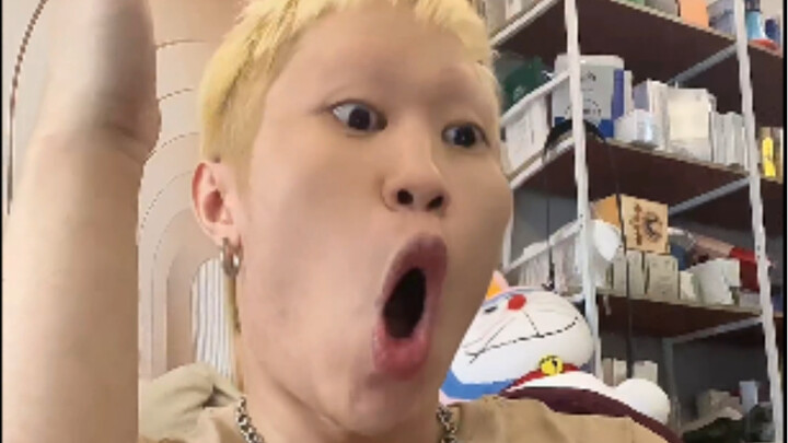 Director of The Legend of Zhen Huan: Are you okay?