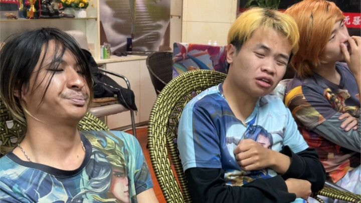 Chinese server players gather for a medical check-up