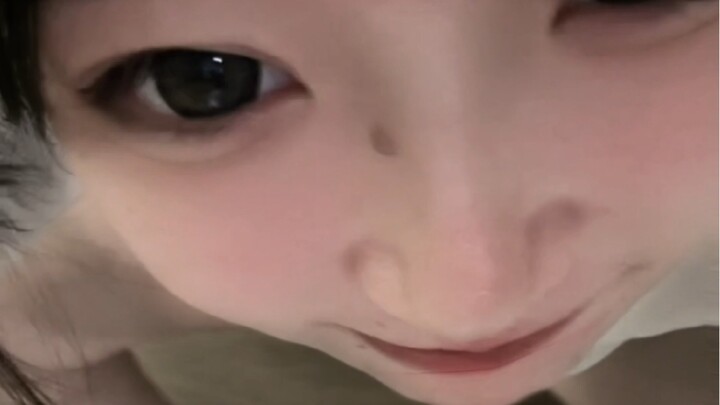 كلهم يدعونني بالأخت الضفدع