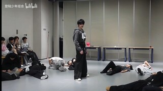 你知道这跳得有多爽吗？！back4齐刷刷的盯着！什么实力已经无需多言！