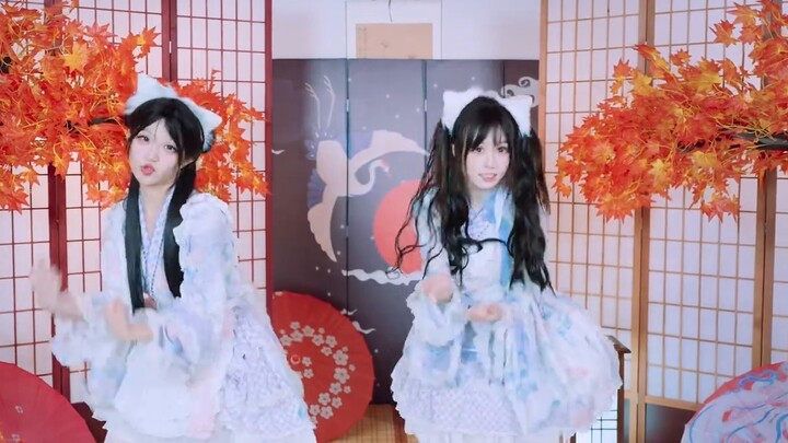 Two little fox maids, who should I choose?