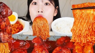 【SULGI】The little girl who picked mushrooms made her own squid on grill | Daily life at home