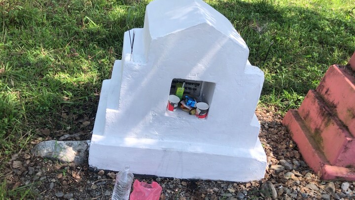 A Touching Cemetery Painting – Honoring My Grandmother’s Spirit