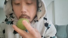 ASMR EATING SOUNDS - AVOCADO (NO TALKING)