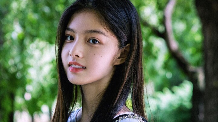 天哪！电影长津湖里面扔红围巾的小女孩才13岁，太美的落落大方了吧！｜艾米