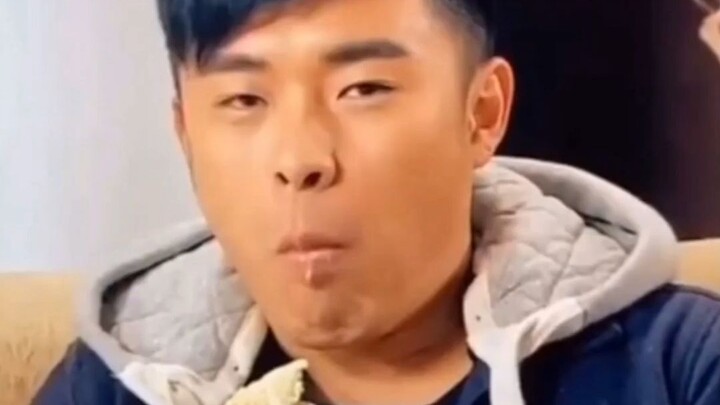Any single mistake and the whole team ends up “eating zhajiangmian” together—right before they meet 