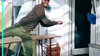 哈哈哈，这是见过最走心的蓝线挑战啦