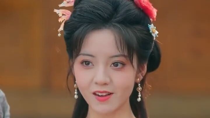 She took her sister place and married the young lord. She descovered secrets and a conspiration.