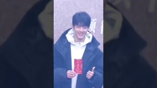 Xiao Zhan arrived at the scene of the movie opening ceremony: "Cang hai chuan", youthful temperament