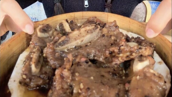 You can’t miss this when you’re in Zhongshan! Local roast pigeon and fragrant dim sum!