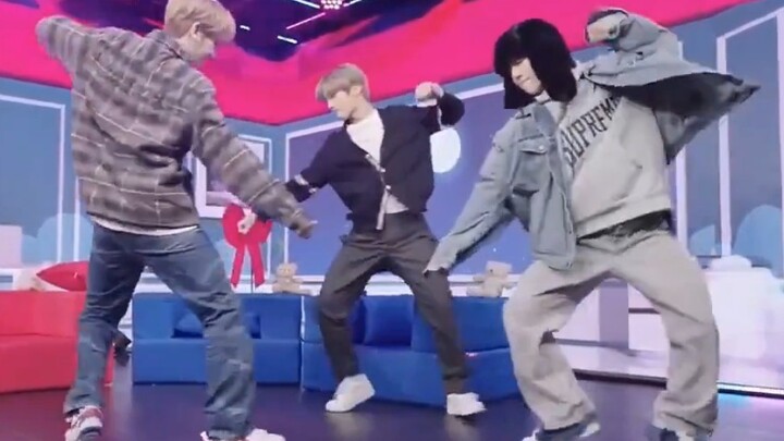 Thành viên nhóm nhạc nam cũng không thoát khỏi Hype Boy (PENTAGON KINO／THEBOYZ Hyunjae／DKB E-CHAN)