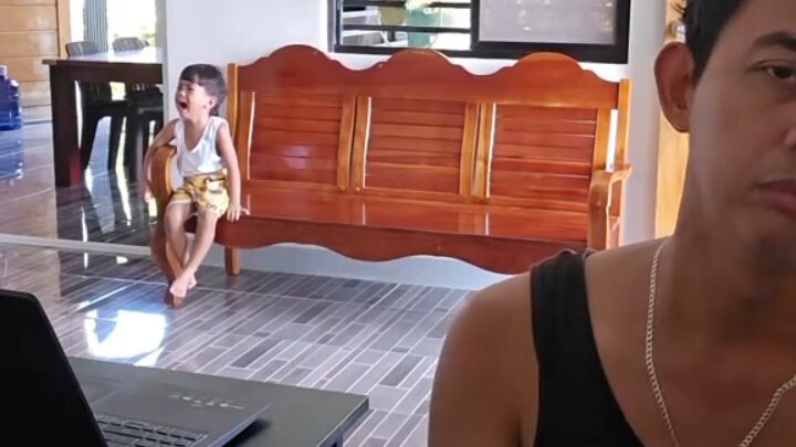 Tingkah gemas dan lucu si kecil