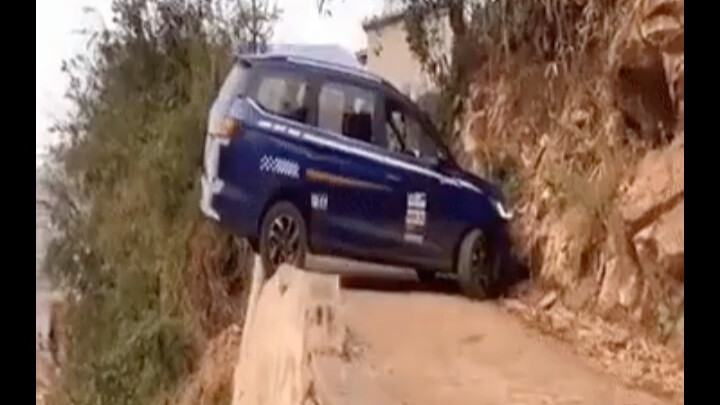 กดปุ่ม R เพื่อลงรถ