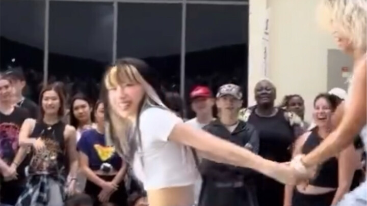 Badalee và Kirsten, hai người cùng nhau giảng dạy có ngọt ngào quá không nhỉ…