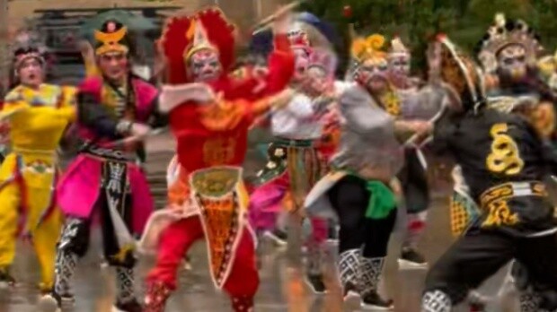 English songs with this kind of atmosphere don’t need any background music, the original soundtrack 