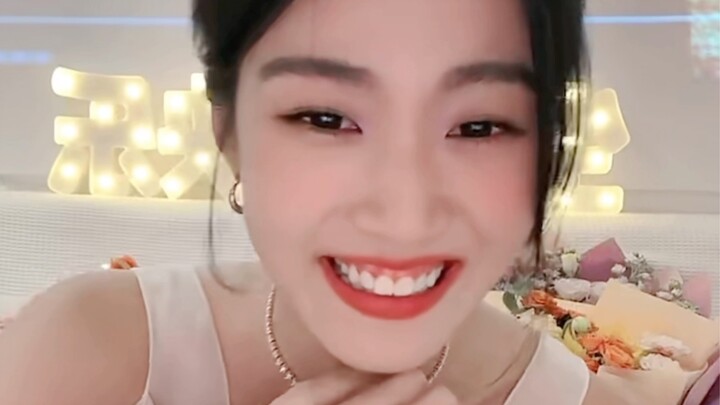 Liu Yuxiao live streamingnya lucu banget! Menirukan nada suara Shangguan Qian sambil bilang “Tidak b