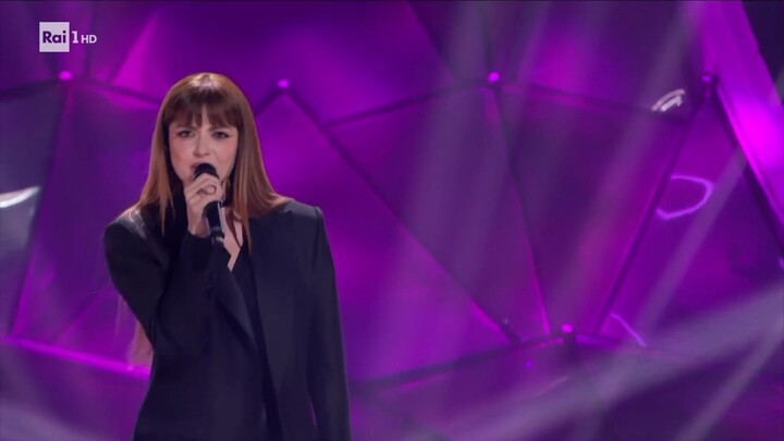 Sanremo 2024 prima serata Annalisa canta ＂Sinceramente＂