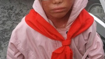 Hari ini adalah hari pertama sekolah setelah libur Hari Nasional—ayah dan anak perempuan kembali ber