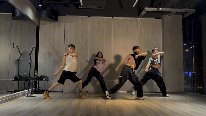 [Video Dinamis] 16Shots menari ulang koreografi oleh Jin Daming