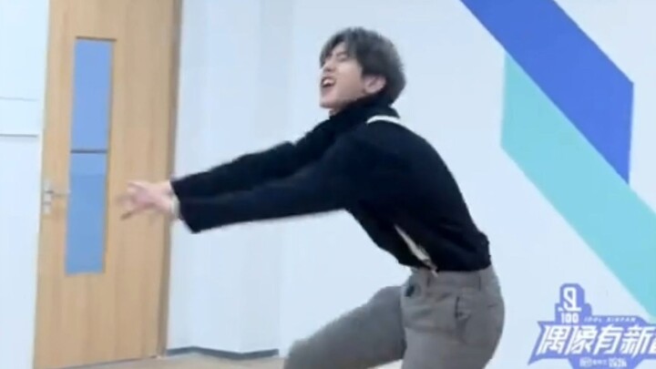 Another perspective on Cai Xukun’s singing, dancing, rap, and basketball: footage of him playing bas