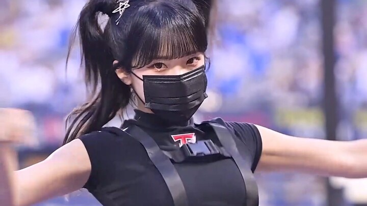 Cảnh nhảy tóc đuôi ngựa đôi nổi tiếng của hoạt náo viên Hàn Quốc Lee Da Hye