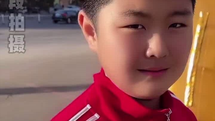คนเดียวรับผิดชอบเอง~ ทั้งหมดเป็นความผิดของน้องชาย~ ไม่เกี่ยวกับฉัน~ ฉันไม่รู้จักเขาหรอก~~